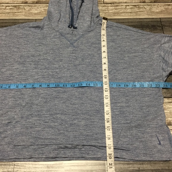 Nike Dri Fit Performance Hoodie Women’s L Blue Pullover Crop Relaxed - Picture 2 of 9